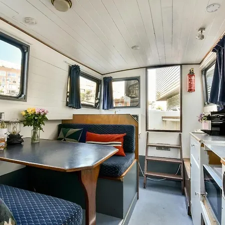 Botel Orginal Dutch Houseboat Center 'zijp' Amsterdam