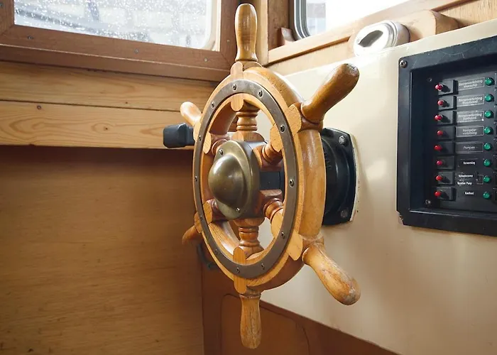 Botel Orginal Dutch Houseboat Center 'zijp' *