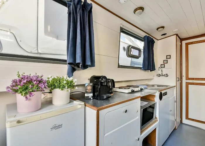 Botel Orginal Dutch Houseboat Center 'zijp' Amsterdam