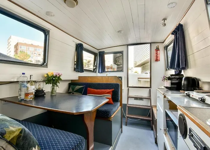 Botel Orginal Dutch Houseboat Center 'zijp' Amsterdam