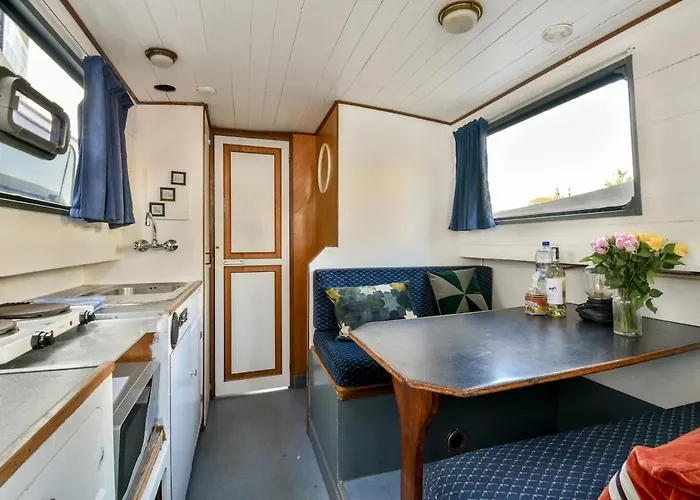 Botel Orginal Dutch Houseboat Center 'zijp' *